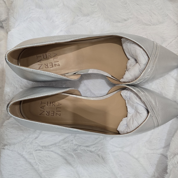 Naturalizer Silver Pointed Toe Women's Flats - Metallic D'Orsay Style, Size 10 - Picture 3 of 9
